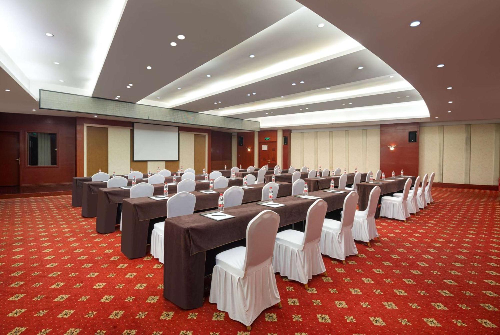 Ramada Plaza By Wyndham Chongqing West Hotel Buitenkant foto