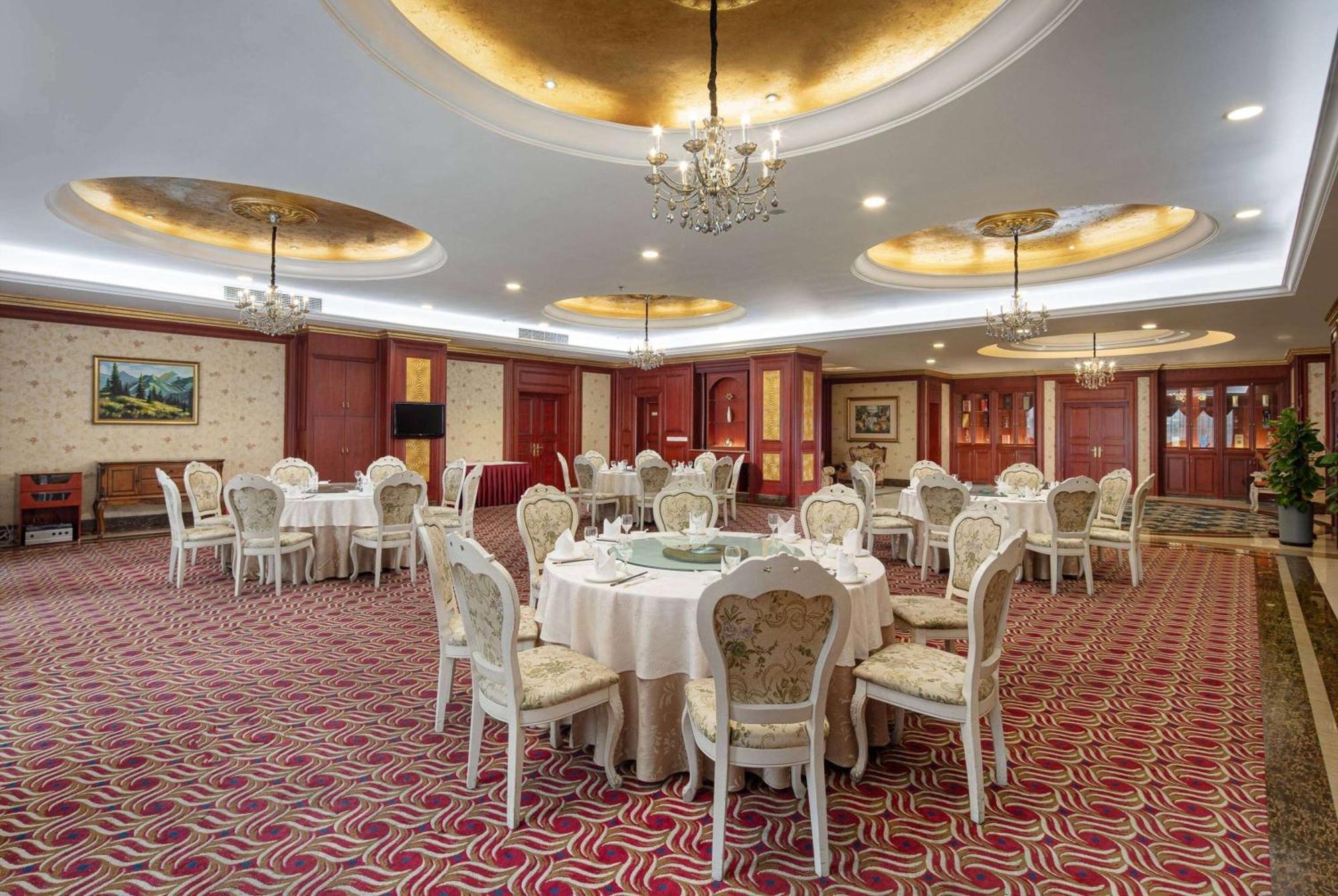 Ramada Plaza By Wyndham Chongqing West Hotel Buitenkant foto